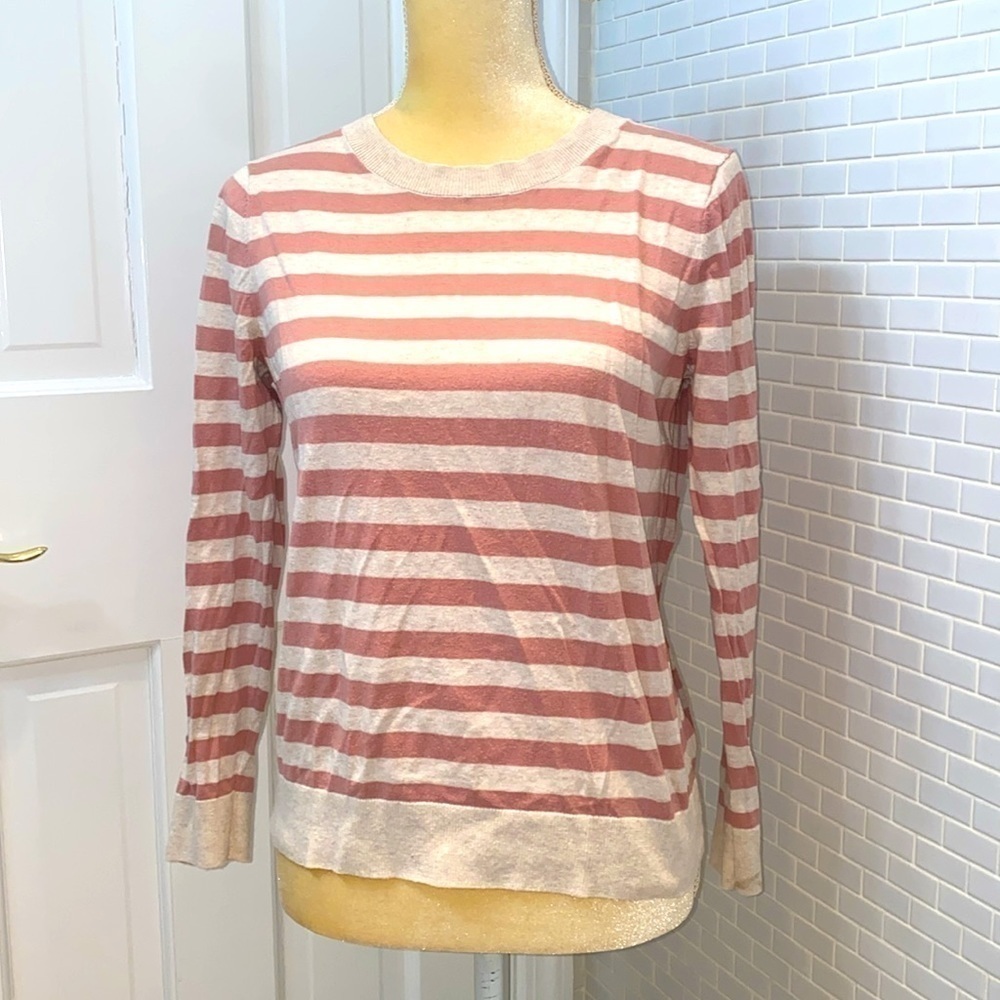 Banana Republic cottton blend stripped crew neck sweater. Pink/ecru. Size MP.